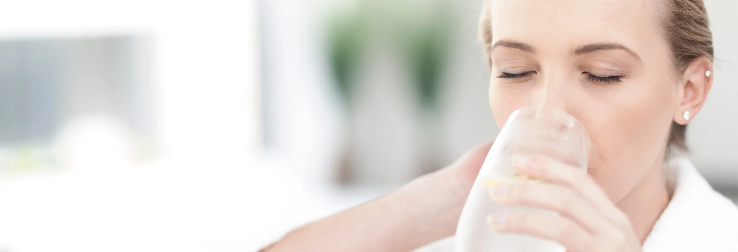 woman-enjoying-a-glass-of-ultralux-water