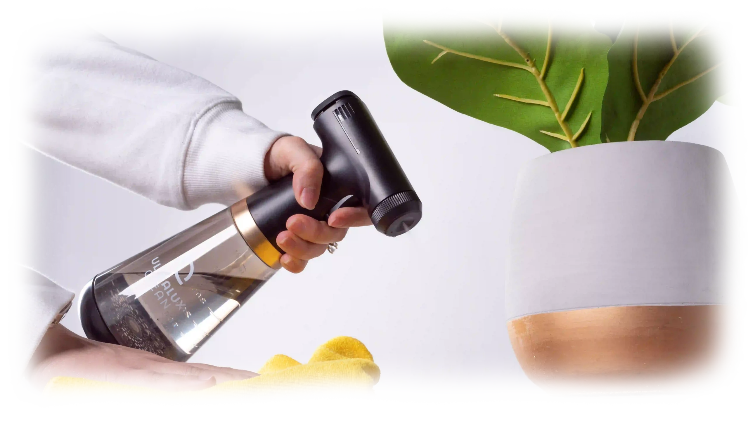 Hand spraying Ultralux Clean